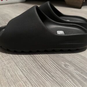 Onyx Yeezy slides